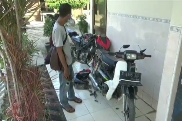 Puluhan Anggota 2 Perguruan Silat Bentrok di Jalanan, Belasan Pemuda Terluka Dua Motor Rusak