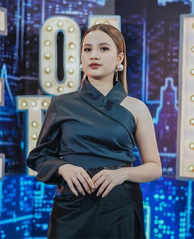 Penampilan Mewah ala Anggi Marito
