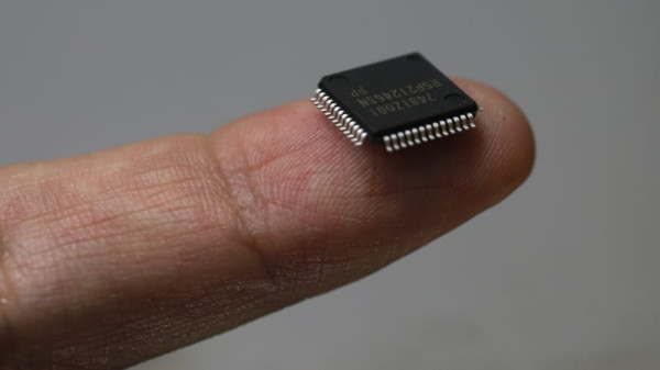 Krisis Chip, Intel Diminta Bantu Buat Chip untuk Mobil