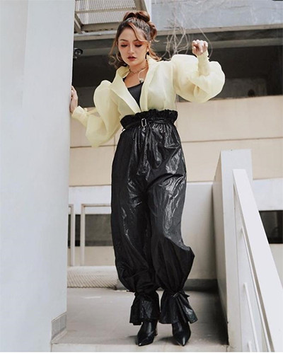 Unik Banget! OOTD Siti Badriah Memakai Label Fashion Lokal