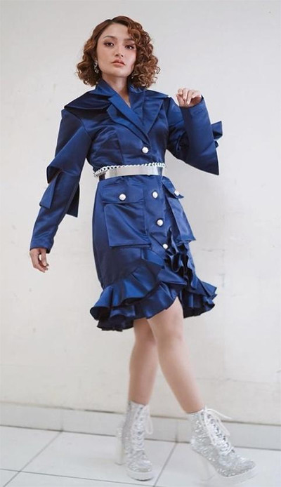Unik Banget! OOTD Siti Badriah Memakai Label Fashion Lokal