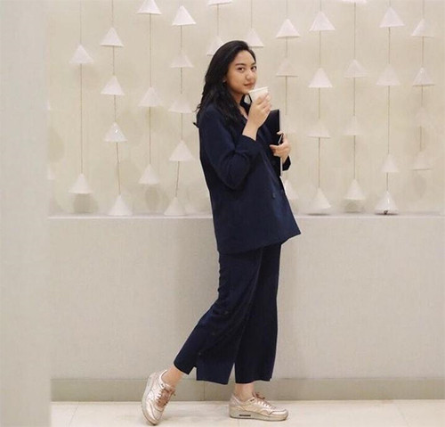 Intip Yuk! Personal Style Putri Tanjung yang Simpel dan Nyaman