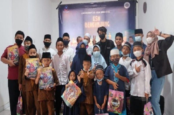 Mahasiswa UEU Dampingi Anak Panti Asuhan untuk Belajar, Bermain dan Berbagi