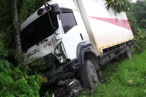 2 Mobil Masuk Jurang usai Tabrakan Beruntun 5 Kendaraan di Sitinjau Lauik Padang, 8 Orang Luka