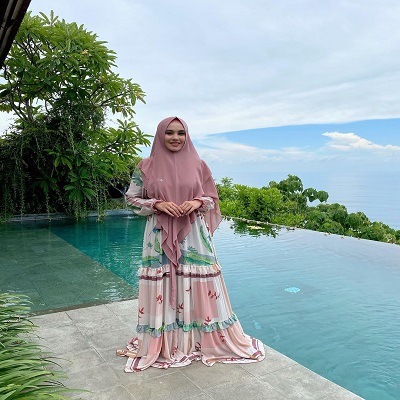 Anggun Banget, Ini Rekomendasi Gaya Hijab Syari ala Kartika Putri