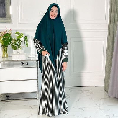 Anggun Banget, Ini Rekomendasi Gaya Hijab Syari ala Kartika Putri