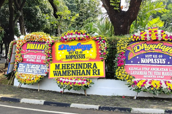 HUT ke 69, Ratusan Karangan Bunga Hiasi Markas Kopassus Cijantung