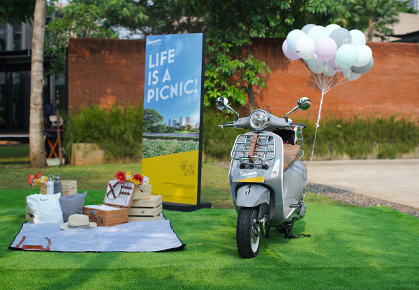 Begini Asiknya Piknik dengan Vespa Picnic Limited Edition