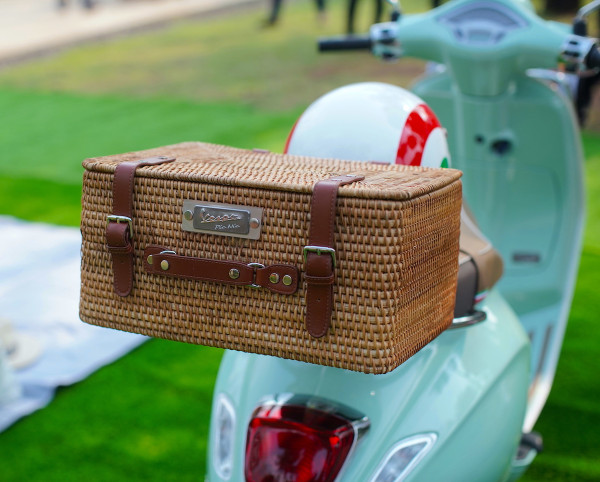 Begini Asiknya Piknik dengan Vespa Picnic Limited Edition