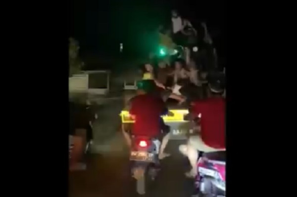 Bone Gempar, Beredar Video Joget Erotis di Atas Pikap sambil Bangunkan Sahur