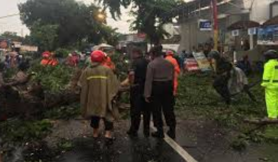 Jakarta Mulai Diguyur Hujan Deras, Begini Imbauan Polisi