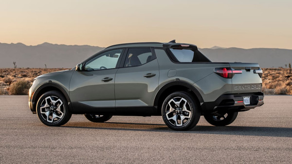 Mitsubishi Triton dan Toyota Hilux Waspadai Hyundai Santa Cruz Ini Alasannya
