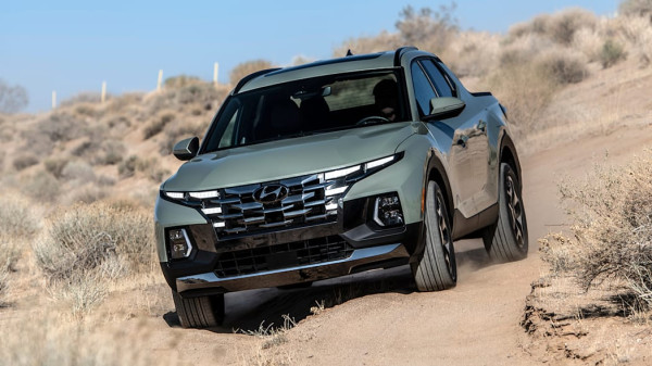 Mitsubishi Triton dan Toyota Hilux Waspadai Hyundai Santa Cruz Ini Alasannya