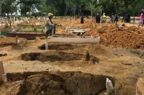 Setelah 15 Makam di TPU Beringin Ambles, 30 Makam di TPU Payung Sekaki Pekanbaru Juga Ambles