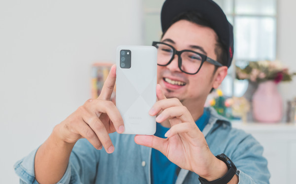 YouTuber Edho Zell Beri Tips Bikin Konten lewat Ponsel Rp2 Jutaan
