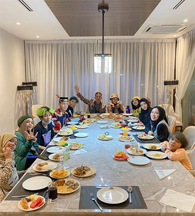 Tak Kalah dari Suaminya, Ini Potret Rumah Mewah Mertua Aurel Hermansyah di Malaysia
