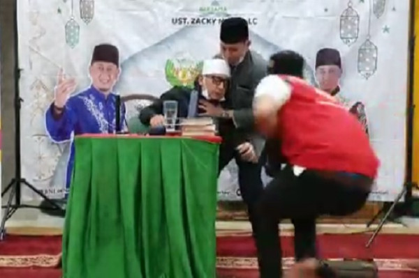 Mendadak Pingsan, Ini Seharusnya Agenda Ustaz Zakcy Mirza di Siak Riau