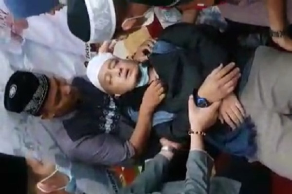 Ustaz Zacky Mirza Pingsan saat Ceramah Tarawih di Siak Riau