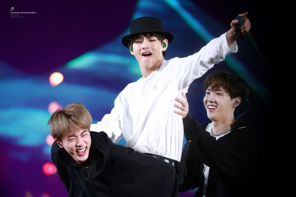 Nostalgia lewat 'BANG BANG CON 21', Ini 5 Hal Paling Dirindukan ARMY saat Konser BTS