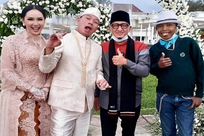 5 Gaya Fashion Ustadz Zacky Mirza, Bisa Jadi Inspirasi