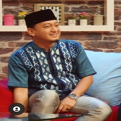 5 Gaya Fashion Ustadz Zacky Mirza, Bisa Jadi Inspirasi