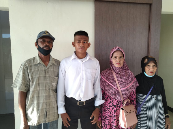 Baharudin, Kisah Perjuangan Anak Penjual Asongan di Lampu Merah Jadi Tentara
