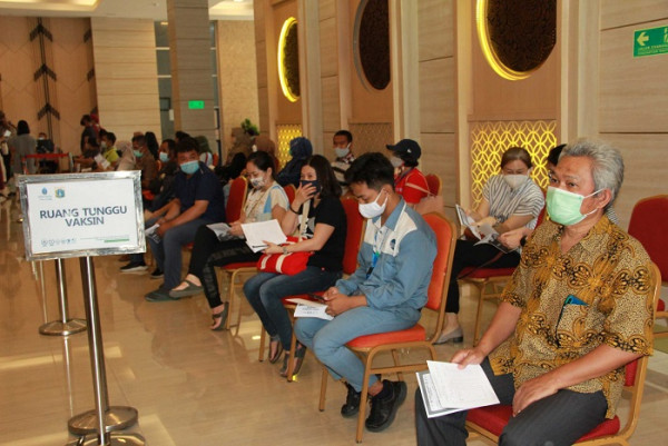 Universitas Mercu Buana Gandeng Puskesmas Vaksinasi Guru dan Tenaga Pendidik