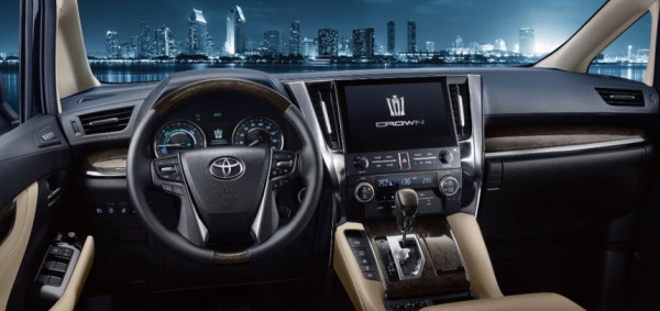 Toyota Sematkan Logo Toyota Crown buat Vellfire Hybrid