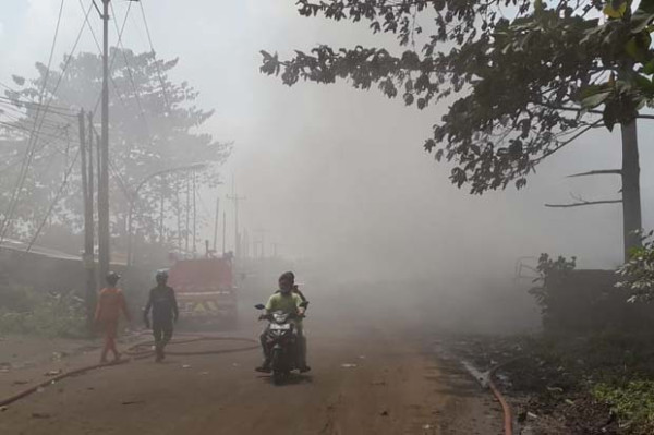 Sudah Berlangsung 3 Hari, Begini Kondisi Kebakaran Lapak Ban Bekas di Bogor