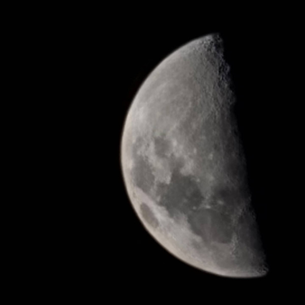 Bisakah Memotret Bulan dengan Jelas Hanya Gunakan Kamera Ponsel?