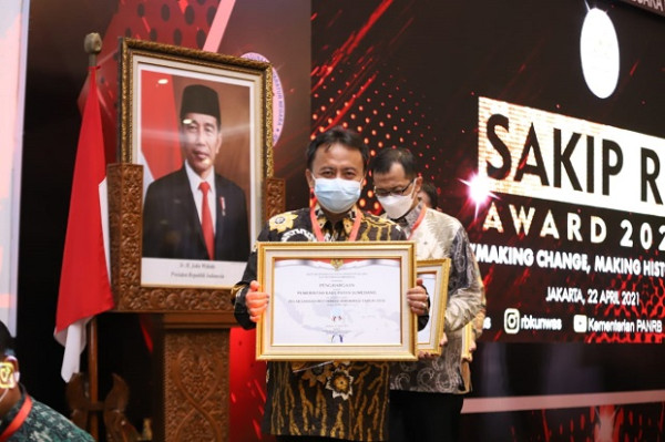 Kabupaten Sumedang Menerima SAKIP RB Award 2020