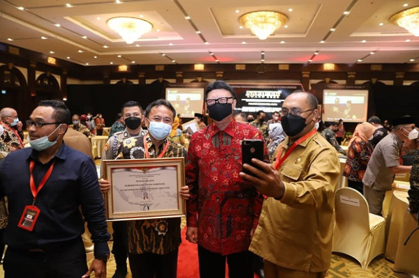 Kabupaten Sumedang Menerima SAKIP RB Award 2020