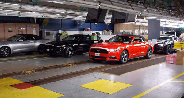 Krisis Semikonduktor, Paksa Ford Hentikan Produksi Ford Mustang