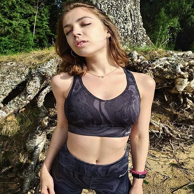5 Potret Seksi Miha Nika, Bule Mesum di Gunung Batur Bali