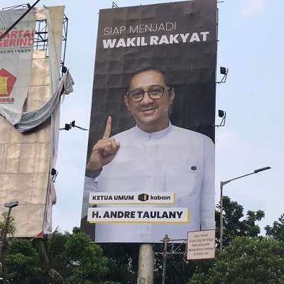 Andrey Taulany Pasang Baliho Calon Wakil Rakyat, Netizen: Gimik Mulu Pak Haji
