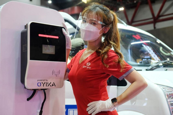 Terapkan Prokes, Ladies DFSK Siap Sabut Pengunjung IIMS Hybrid 2021