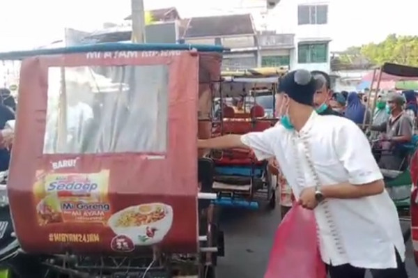 Perindo Asahan Berbagi Takjil Makanan Berbuka Puasa dan Masker Cegah COVID-19