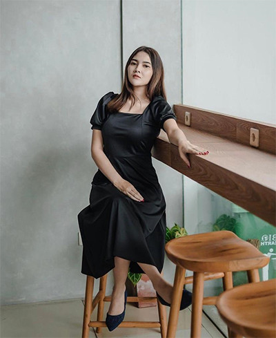 Intip Gaya Kece Nella Kharisma yang Sedang Hamil Anak Pertama