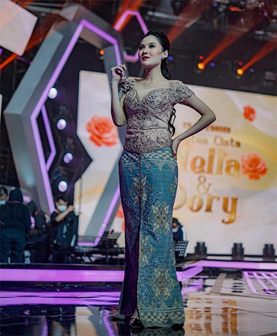 Intip Gaya Kece Nella Kharisma yang Sedang Hamil Anak Pertama
