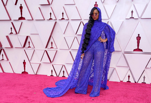 Carey Mulligan hingga Halle Berry, Inilah Bintang yang Paling Mencuri Atensi di Red Carpet Oscar 2021