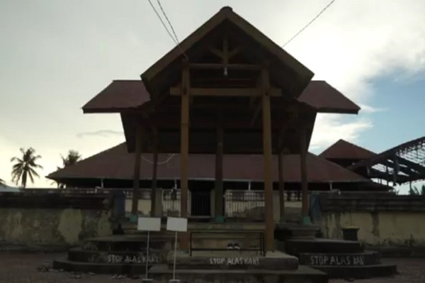 Kisah Candi dan Benteng Kuno Lamuri yang Menjadi Masjid