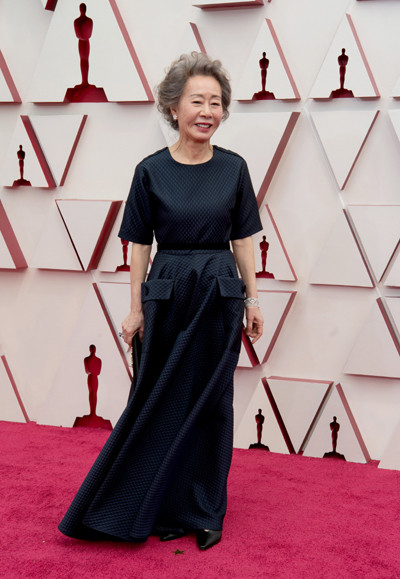 Simple Style ala Youn Yuh-jung, Aktris Korea Pertama Peraih Piala Oscar