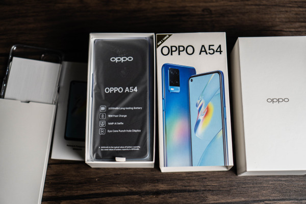 Unboxing OPPO A54, Punya Banyak Fitur Segar di Rp2 Jutaan