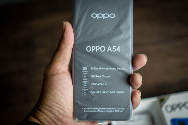Unboxing OPPO A54, Punya Banyak Fitur Segar di Rp2 Jutaan