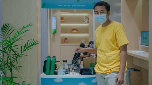 Tukarkan Sampah Elektronik dengan Hadiah dan Merchandise di OPPO Service Center