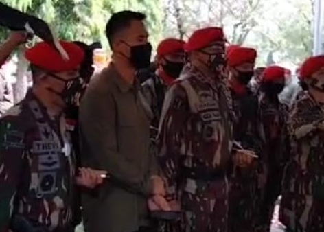 Penghormatan Terakhir, Hymne Kopassus Menggema di Pemakaman I Gusti Putu Danny