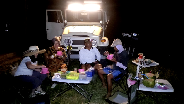 Tren Ngabuburit di Alam dengan Campervan Selama Ramadhan