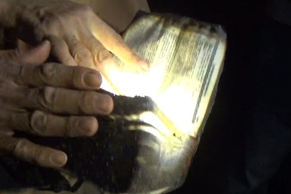 Ajaib! 3 Alquran Ditemukan Utuh di Dalam Rumah yang Terbakar di Pangkep Sulsel