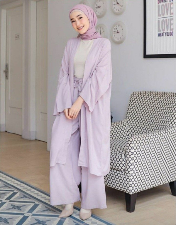 6 Warna Hijab untuk Bikin Wajahmu Kelihatan Cerah