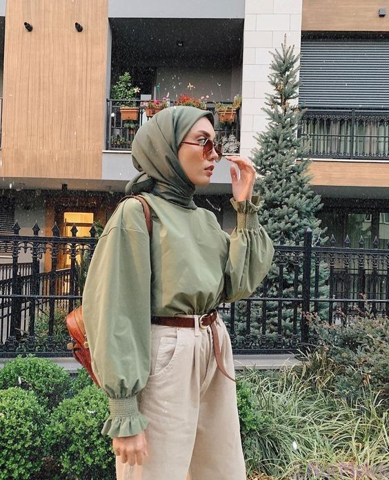 6 Warna Hijab untuk Bikin Wajahmu Kelihatan Cerah